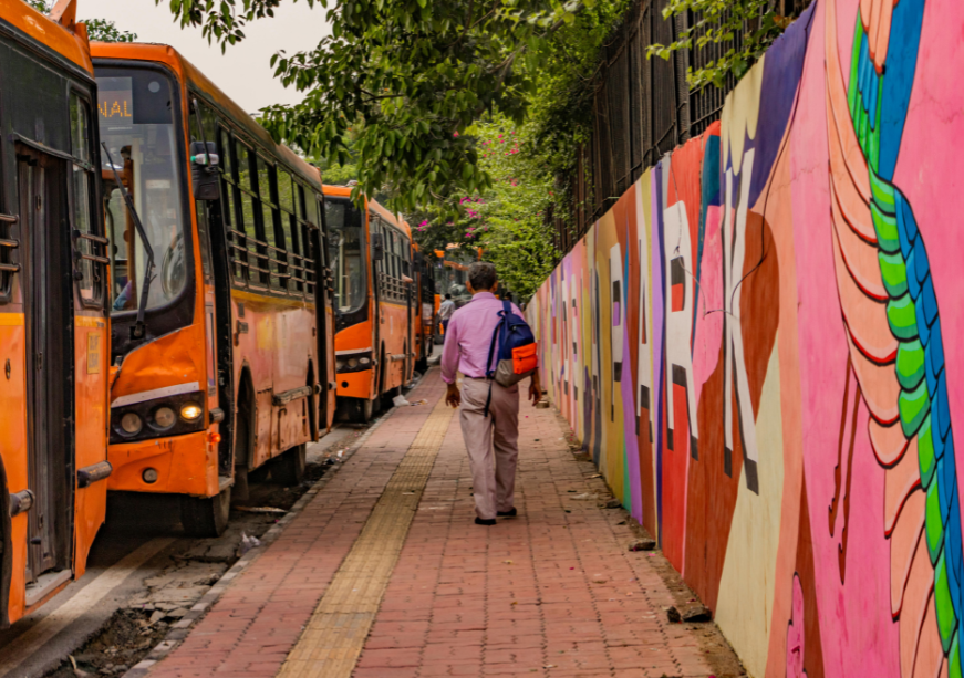 डनकर्क से दिल्ली तक: मुफ्त बसों की कहानी